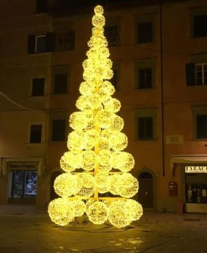 PORTOFERRAIO, LALBERO DI NATALE   E  RIVINCITA  DELLE  PALLE  DI  G.Muti